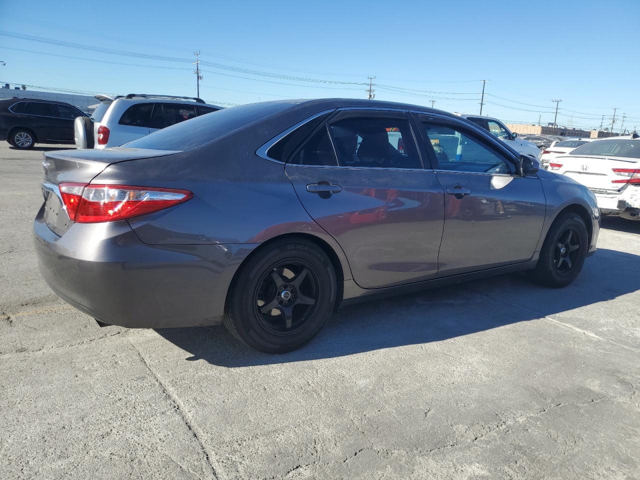 2016 TOYOTA CAMRY LE photo 5