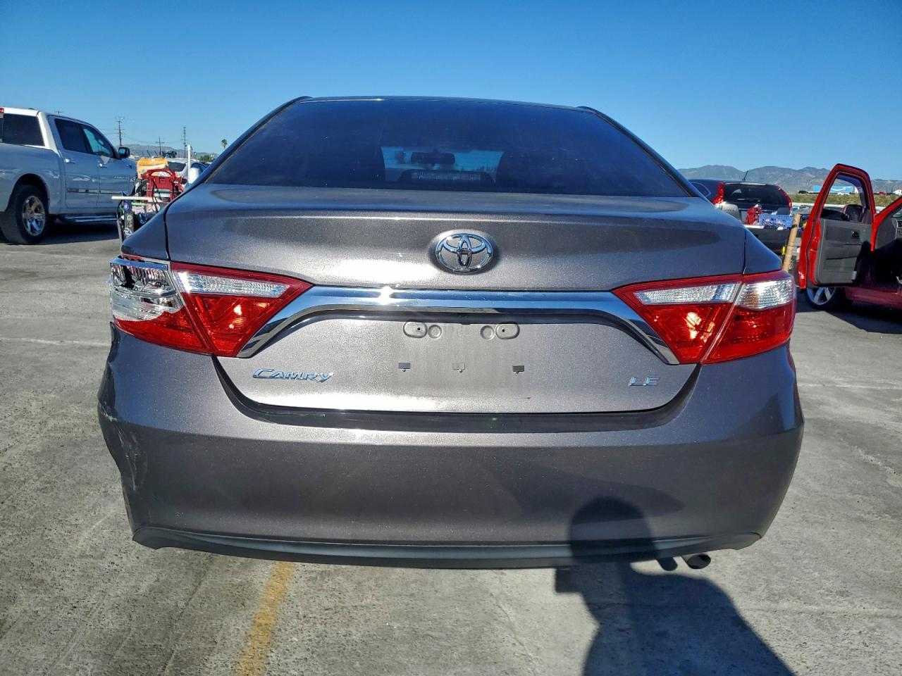 2016 TOYOTA CAMRY LE photo 11