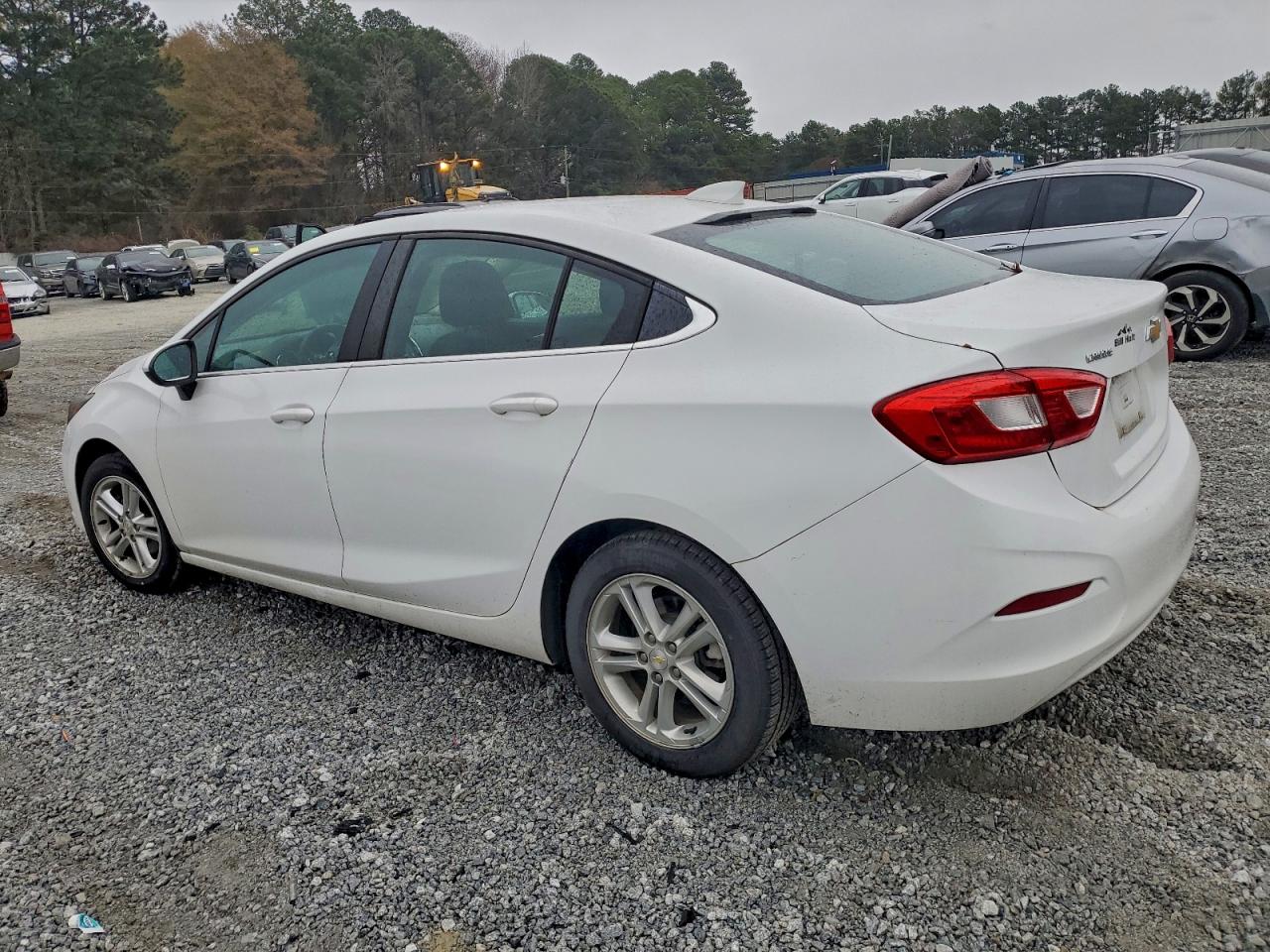 2017 CHEVROLET CRUZE LT photo 2