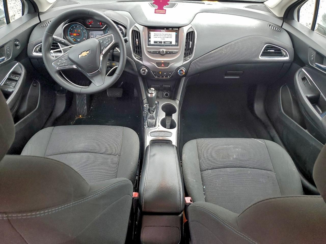 2017 CHEVROLET CRUZE LT photo 8