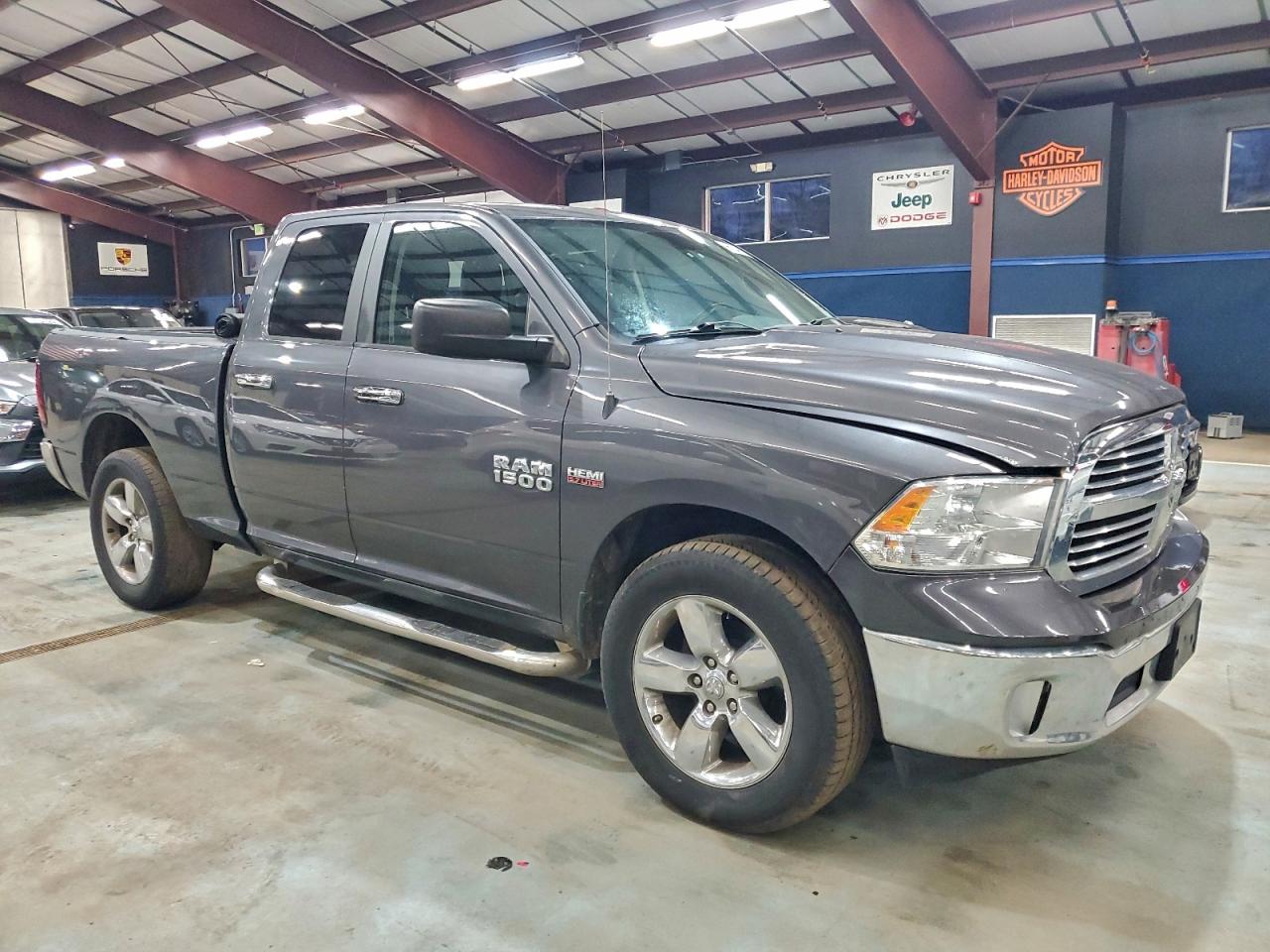 2014 RAM 1500 SLT photo 4