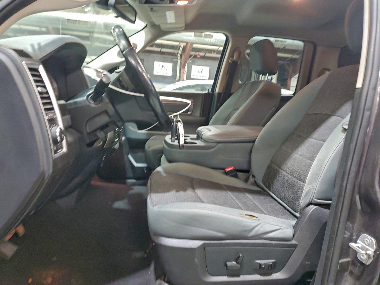 2014 RAM 1500 SLT photo 7
