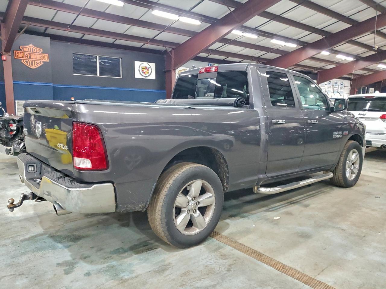 2014 RAM 1500 SLT photo 3