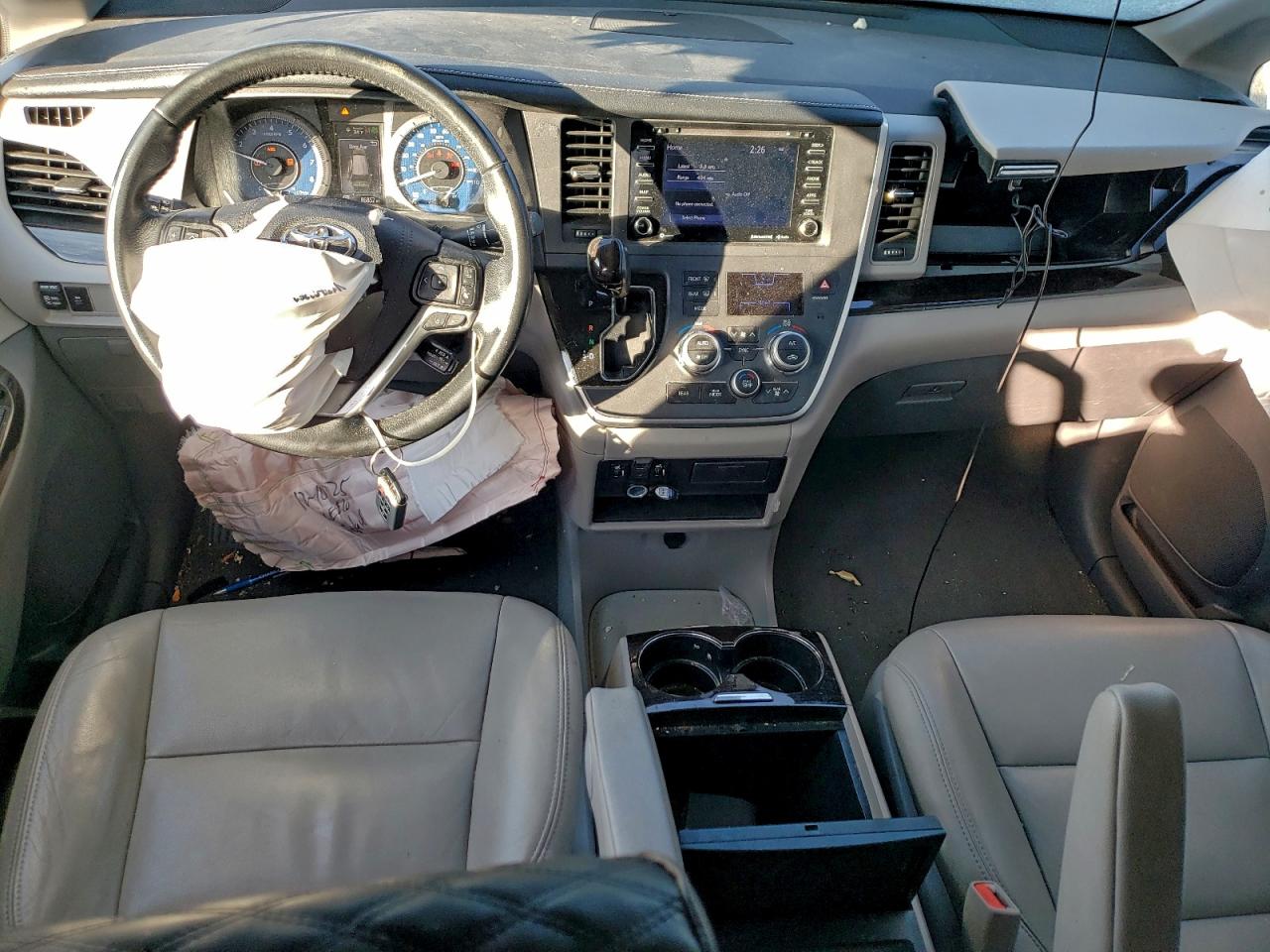 2020 TOYOTA SIENNA XLE photo 8