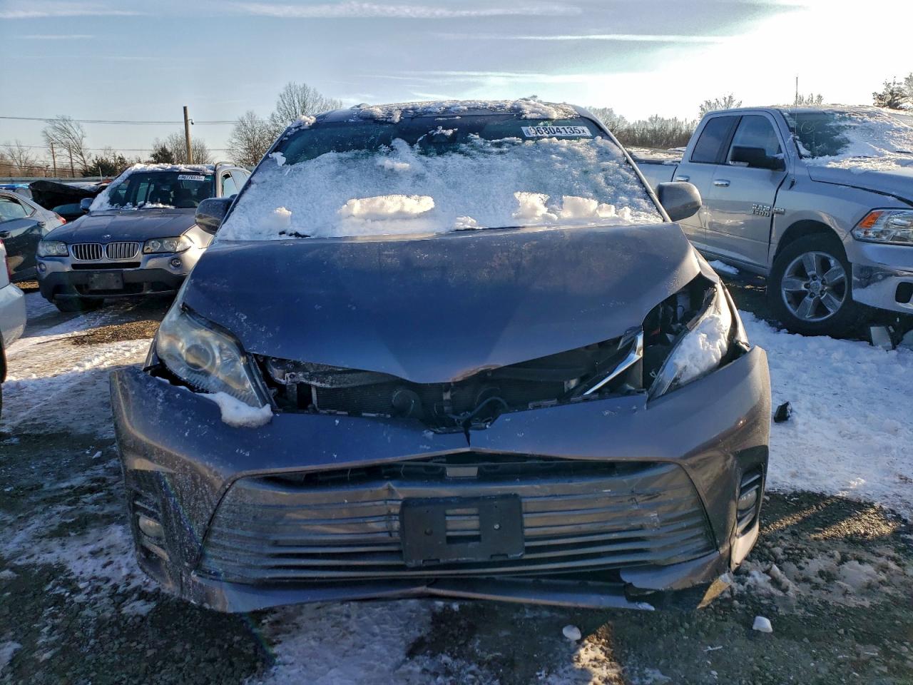 2020 TOYOTA SIENNA XLE photo 5