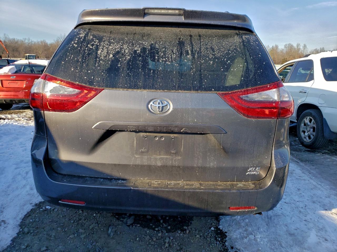 2020 TOYOTA SIENNA XLE photo 6