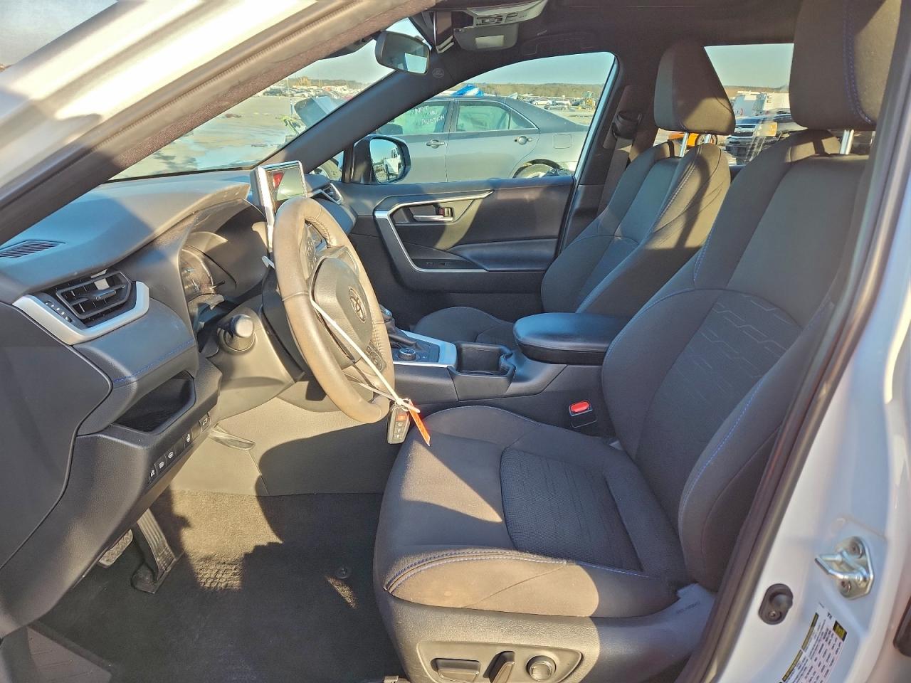 2024 TOYOTA RAV4 SE photo 13