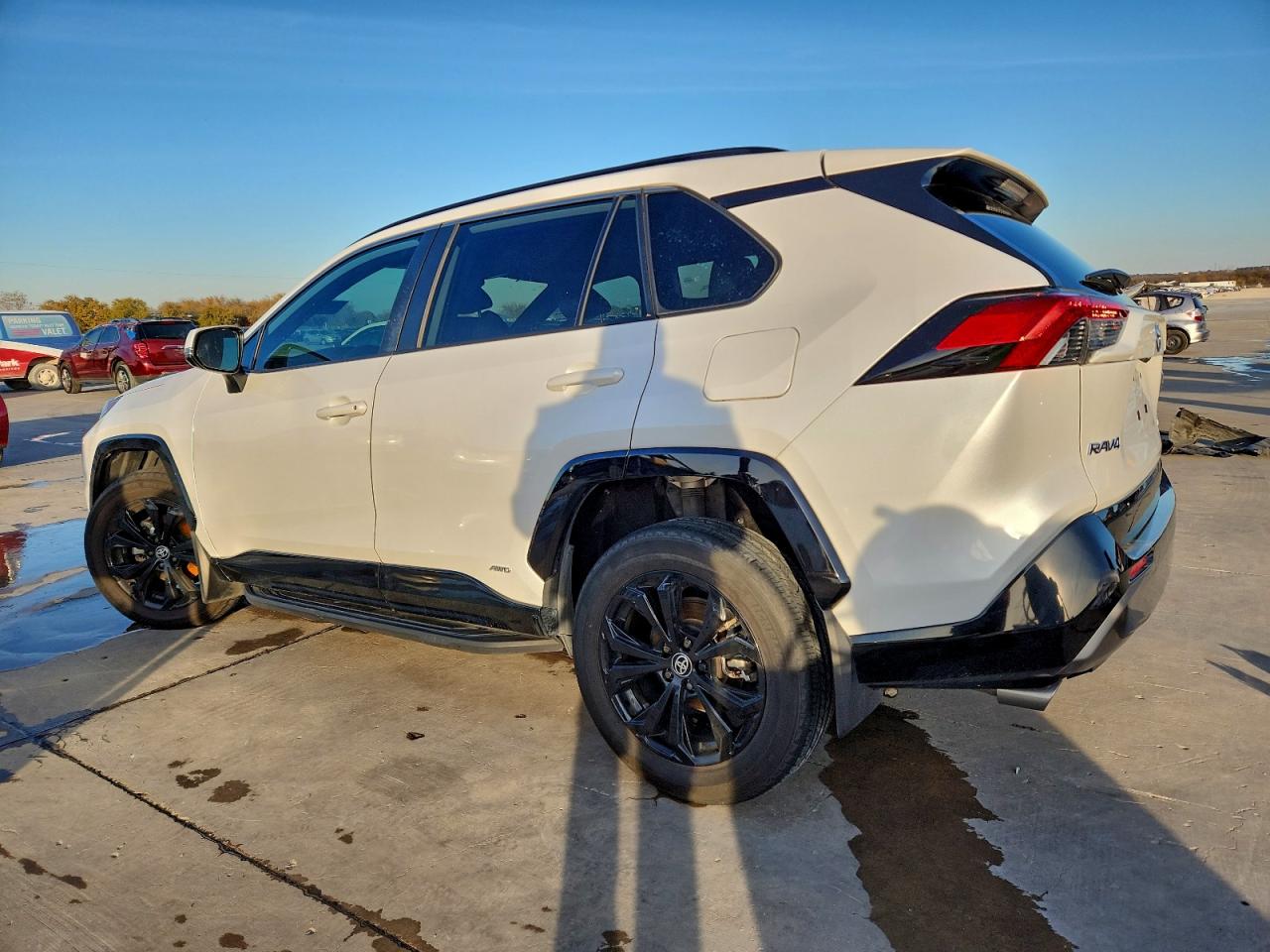 2024 TOYOTA RAV4 SE photo 3