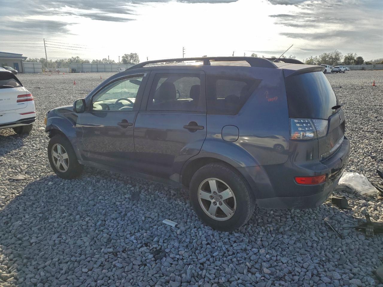 2007 MITSUBISHI OUTLANDER ES photo 2