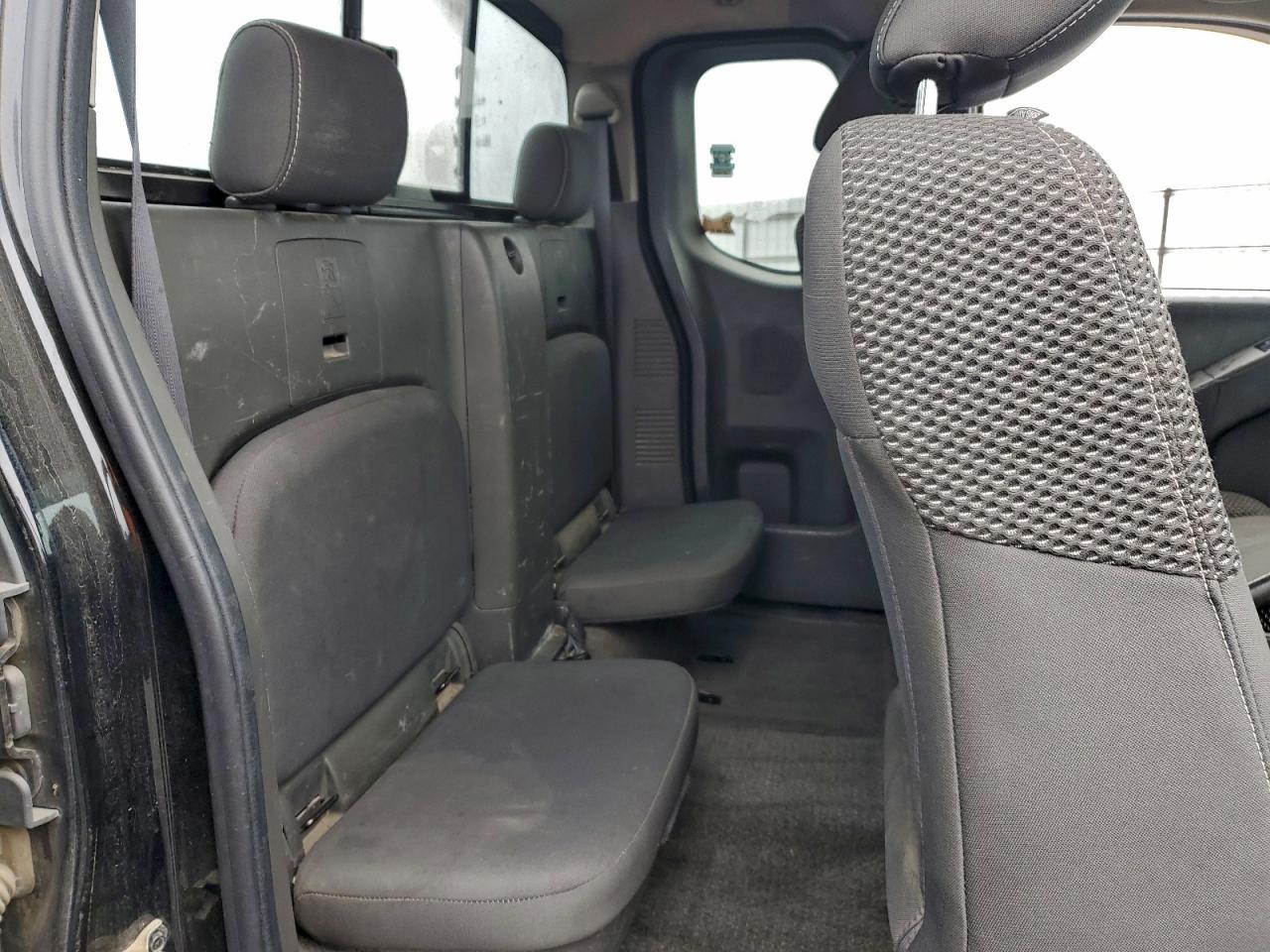 2017 NISSAN FRONTIER SV photo 10
