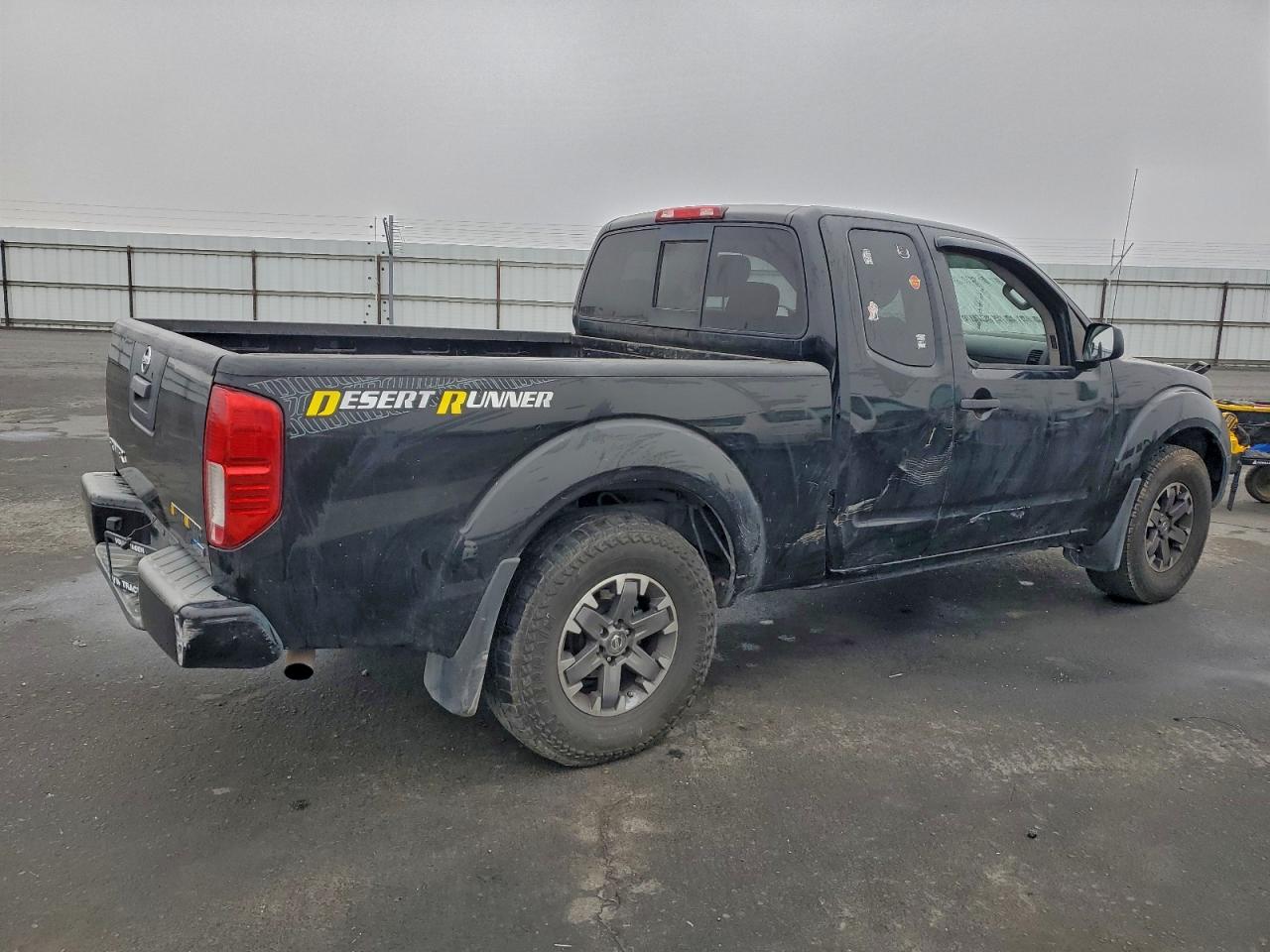 2017 NISSAN FRONTIER SV photo 3