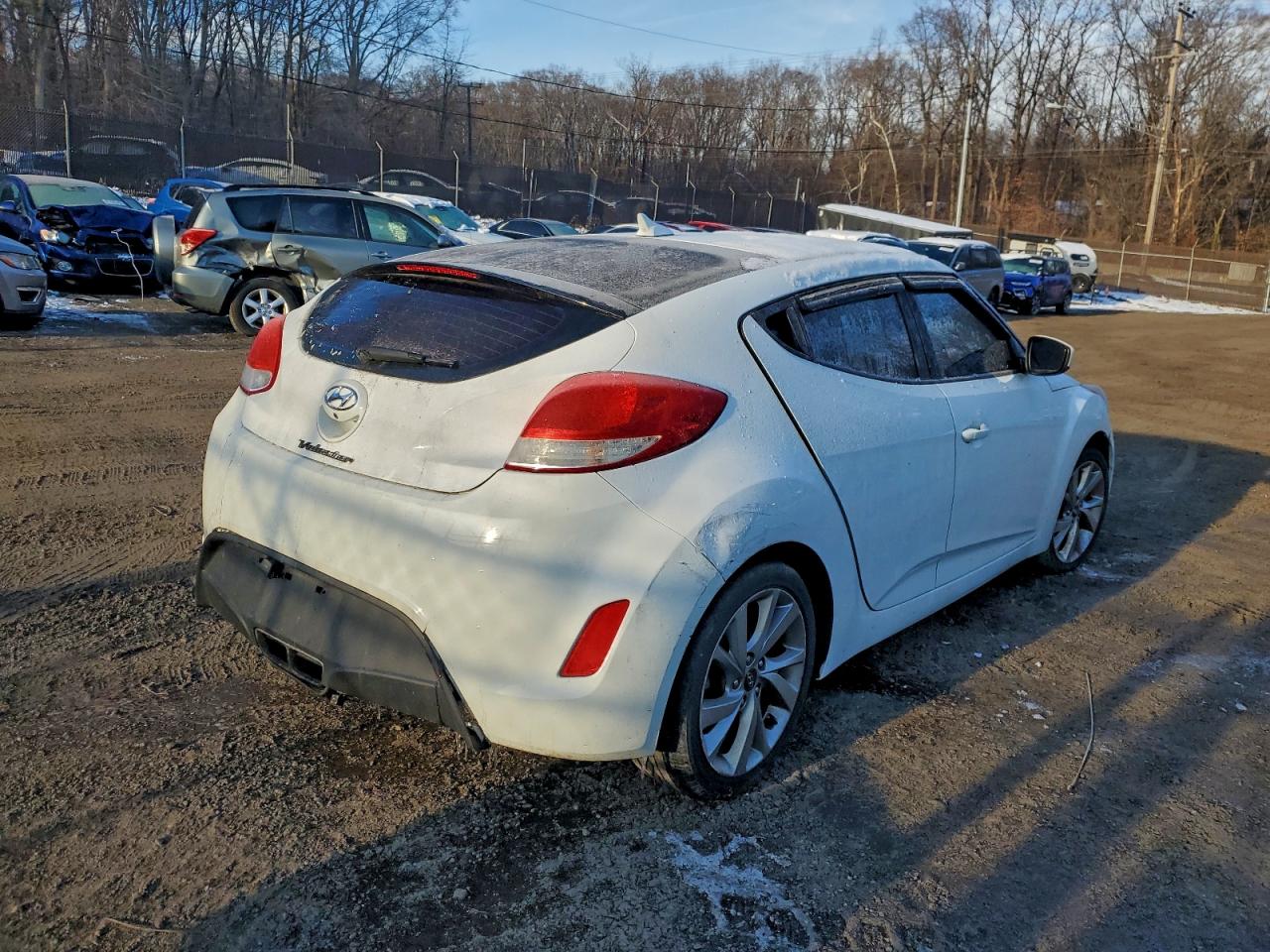 2016 HYUNDAI VELOSTER photo 3
