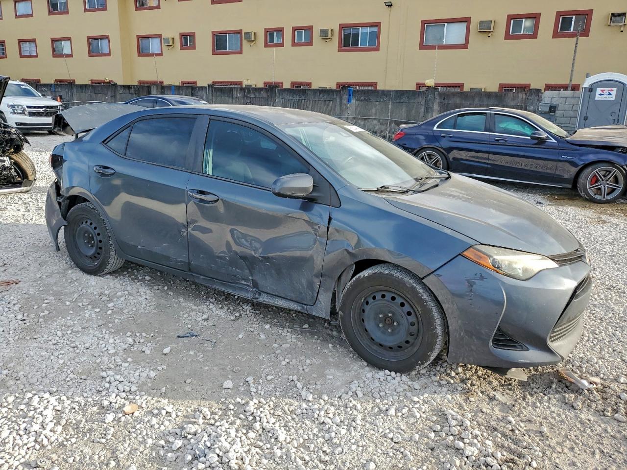 2017 TOYOTA COROLLA L photo 4