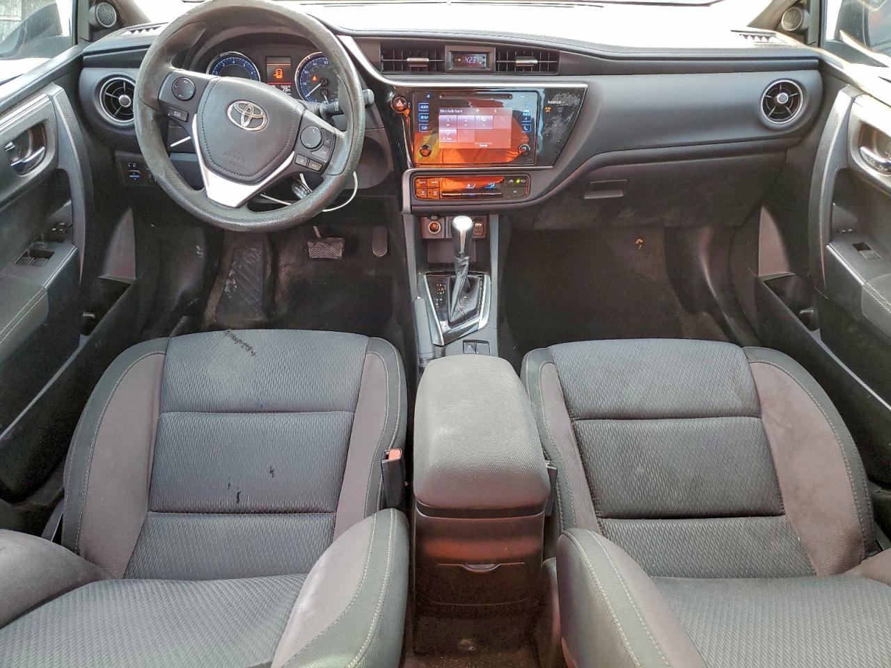 2017 TOYOTA COROLLA L photo 8