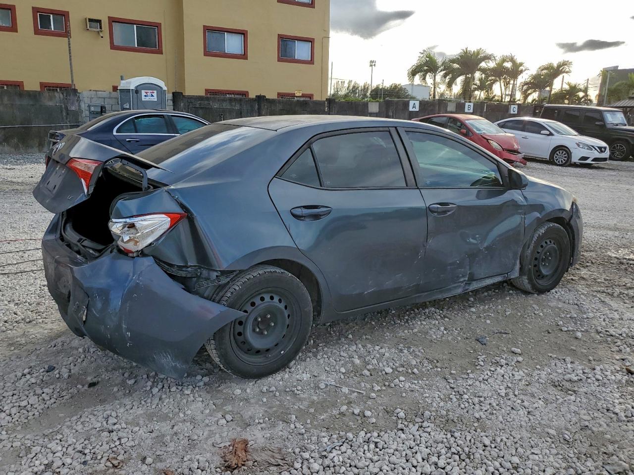 2017 TOYOTA COROLLA L photo 3