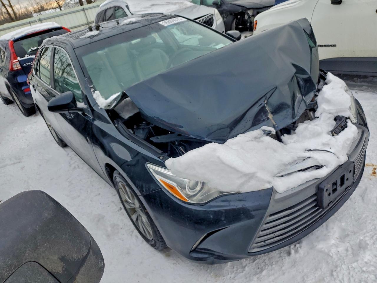 2016 TOYOTA CAMRY LE photo 4