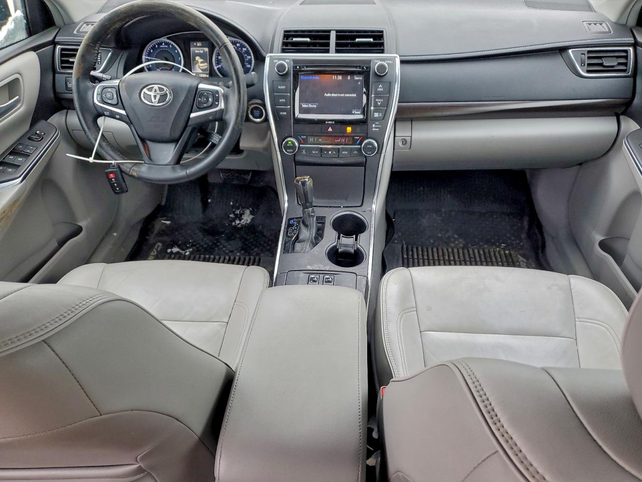 2016 TOYOTA CAMRY LE photo 8