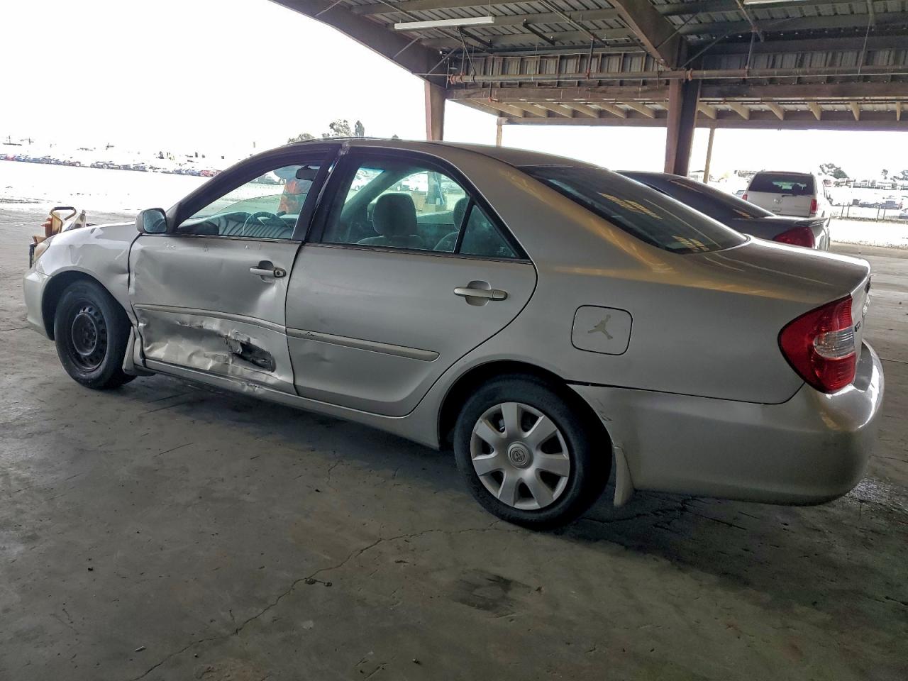 2003 TOYOTA CAMRY LE photo 2