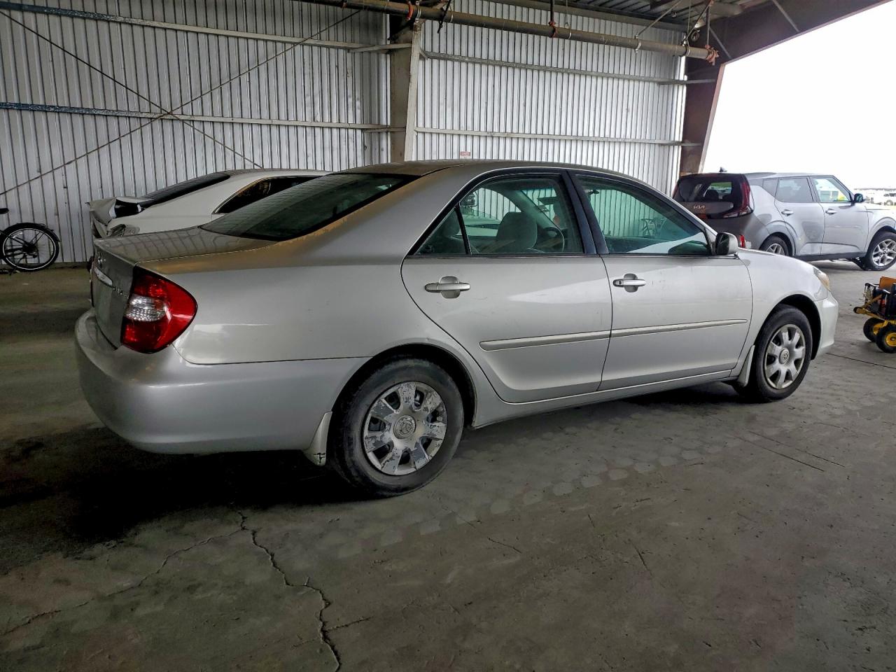 2003 TOYOTA CAMRY LE photo 3