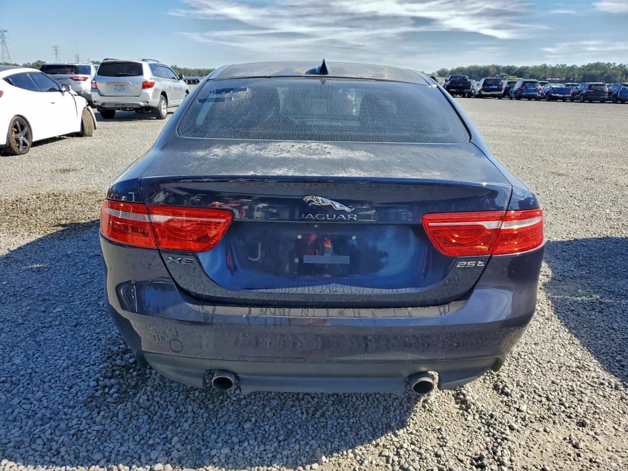 2017 JAGUAR XE PREMIUM photo 6