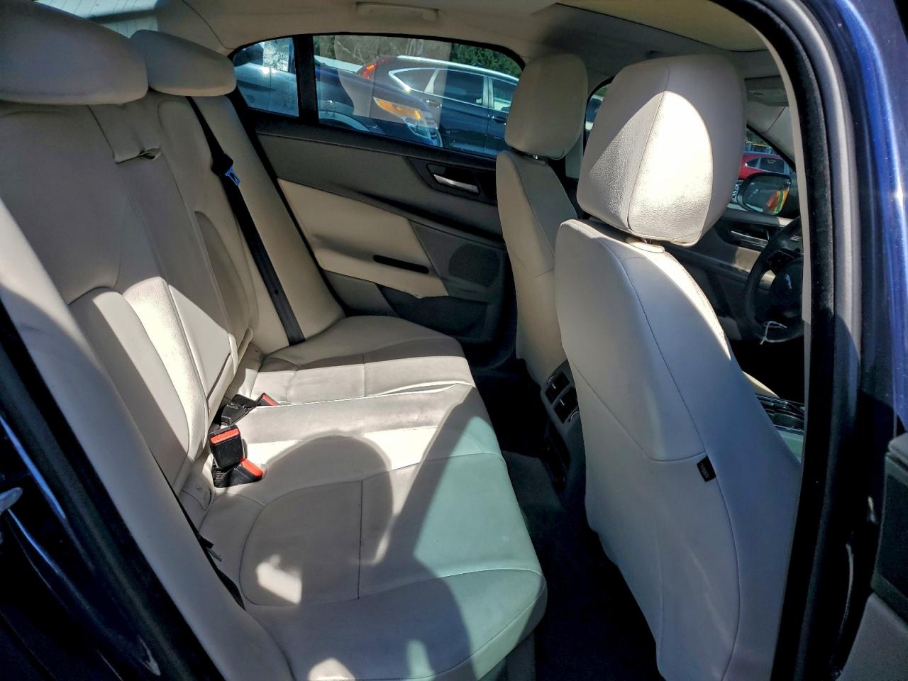 2017 JAGUAR XE PREMIUM photo 10