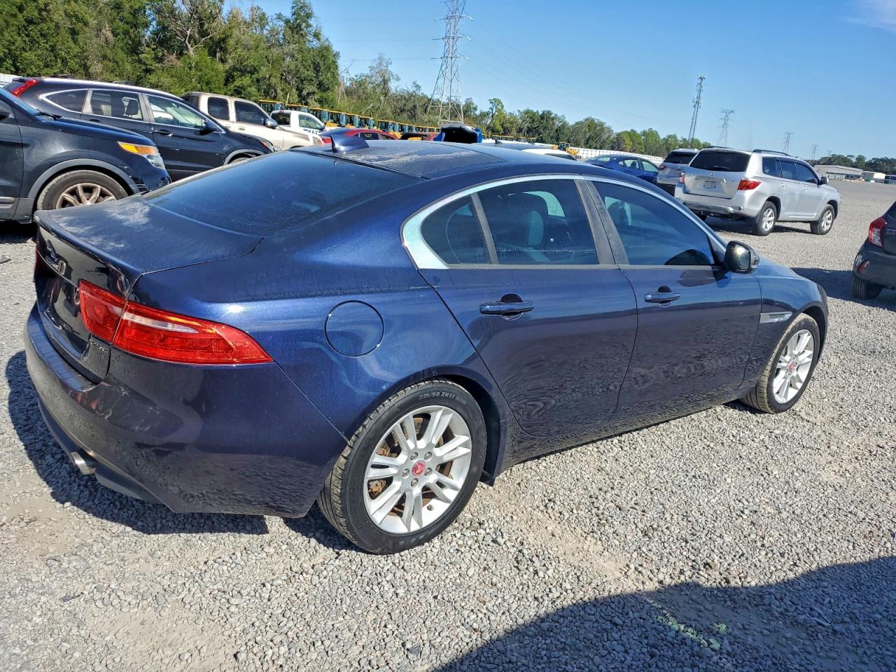 2017 JAGUAR XE PREMIUM photo 3