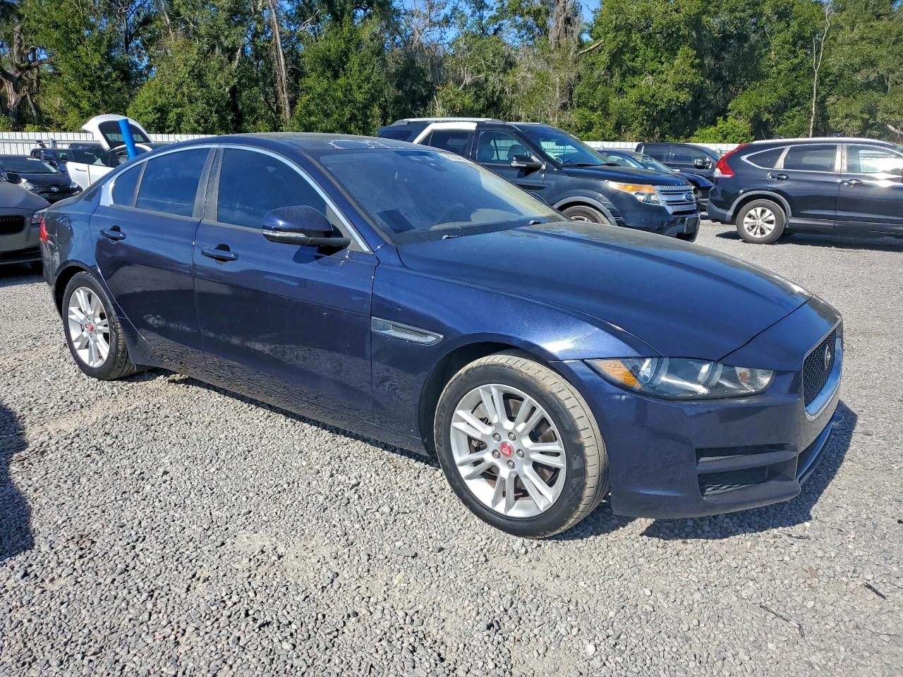 2017 JAGUAR XE PREMIUM photo 4
