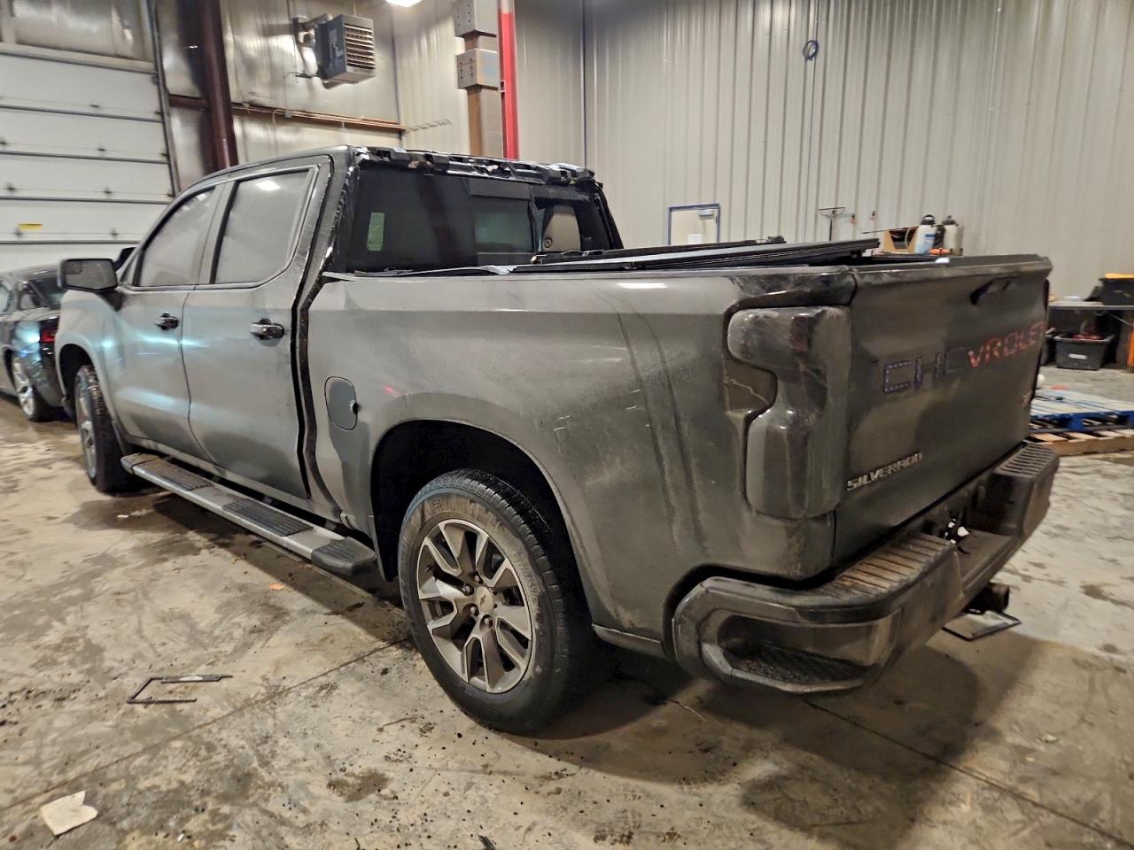 2019 CHEVROLET SILVERADO K1500 RST photo 2