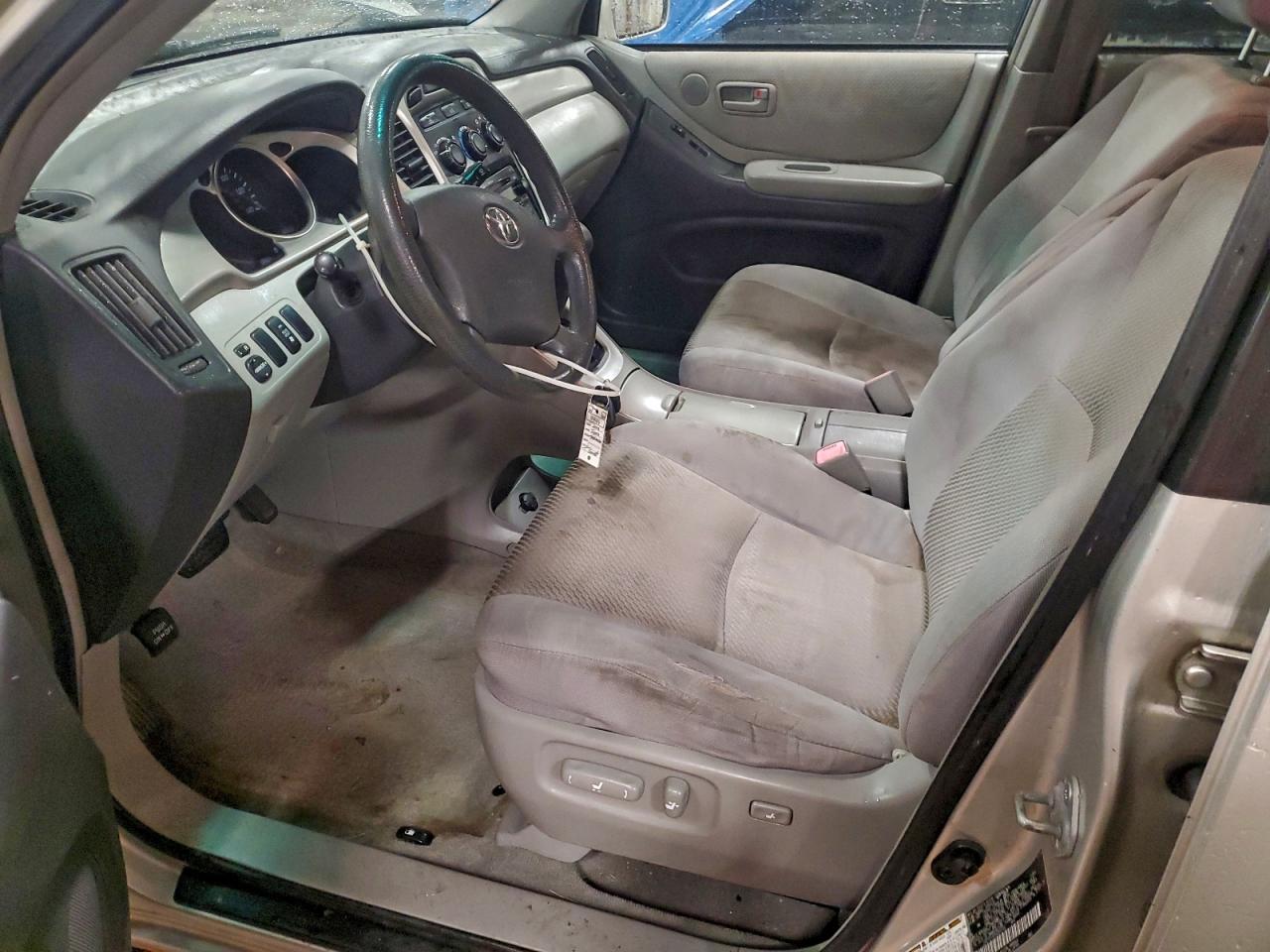2005 TOYOTA HIGHLANDER BASE photo 13