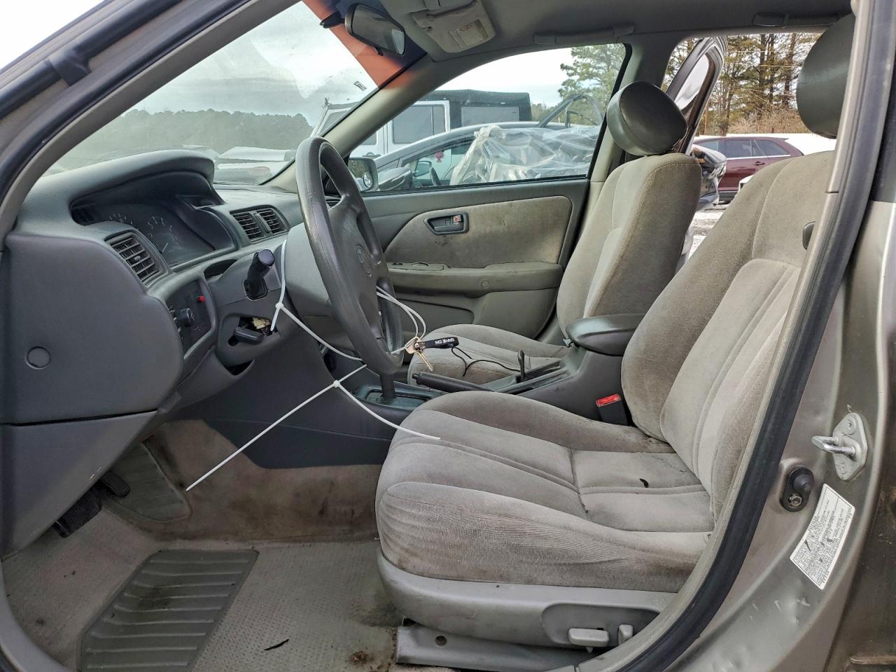 1999 TOYOTA CAMRY CE photo 7
