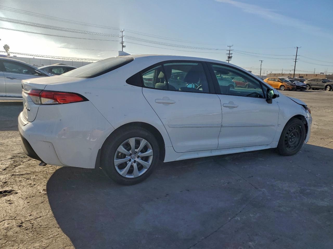 2025 TOYOTA COROLLA LE photo 3