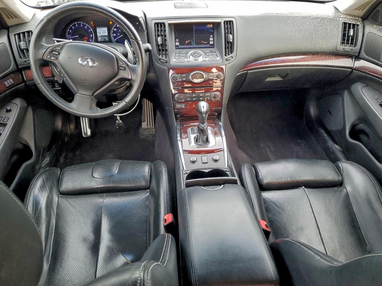 2011 INFINITI G37 photo 8