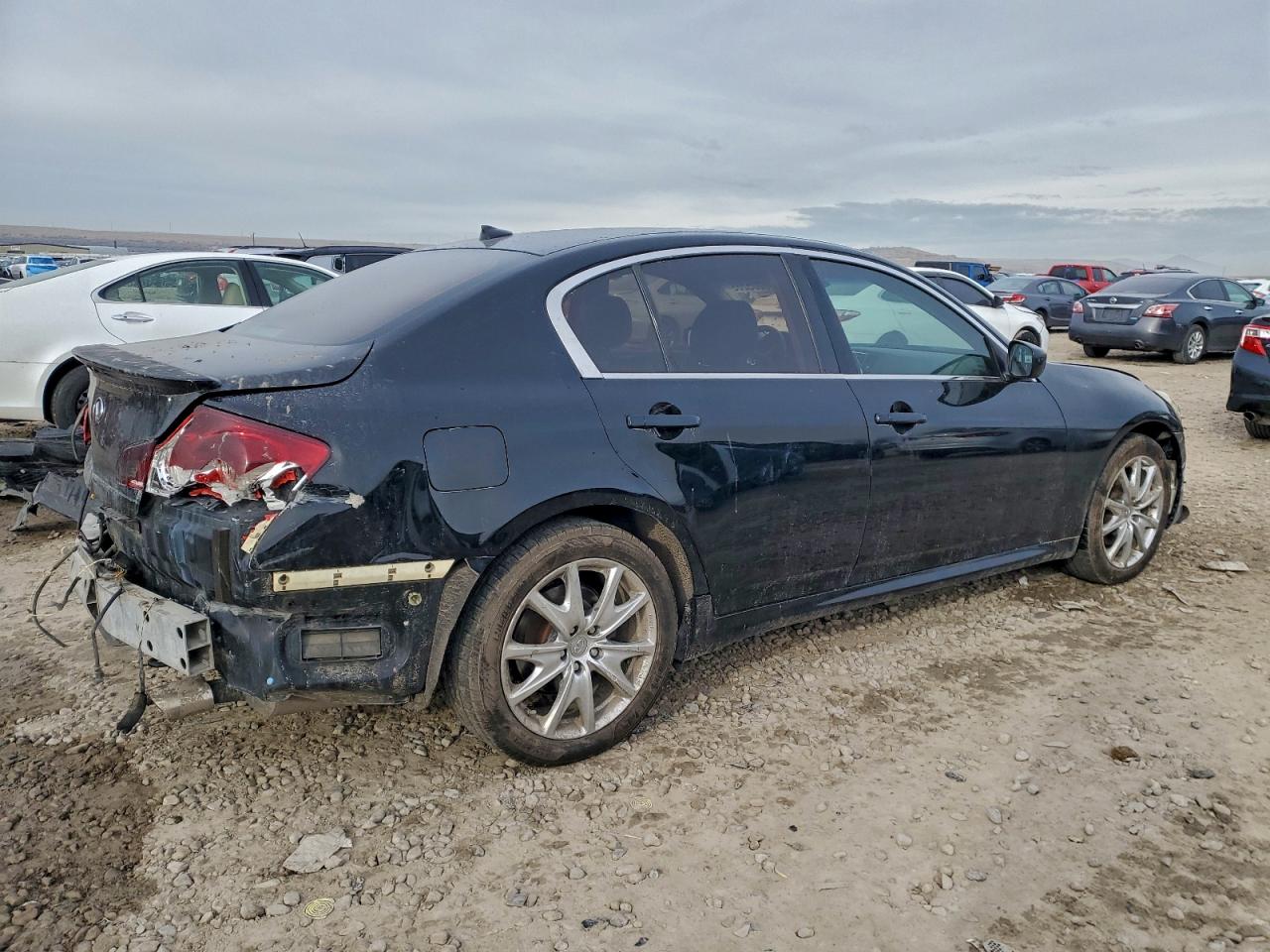 2011 INFINITI G37 photo 3