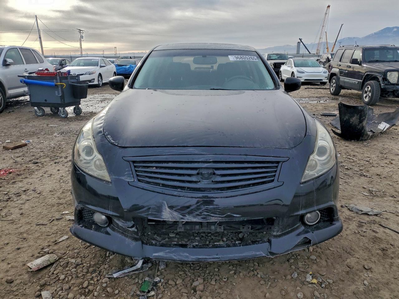 2011 INFINITI G37 photo 5