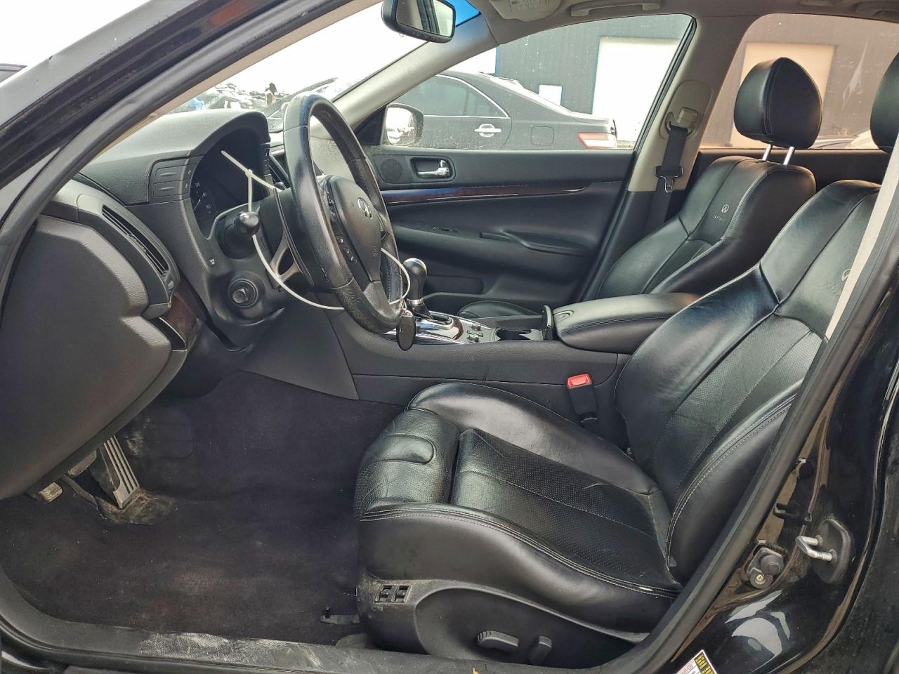 2011 INFINITI G37 photo 7
