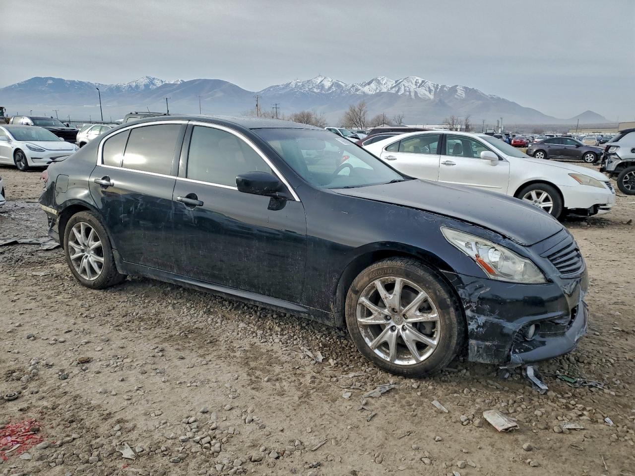 2011 INFINITI G37 photo 4