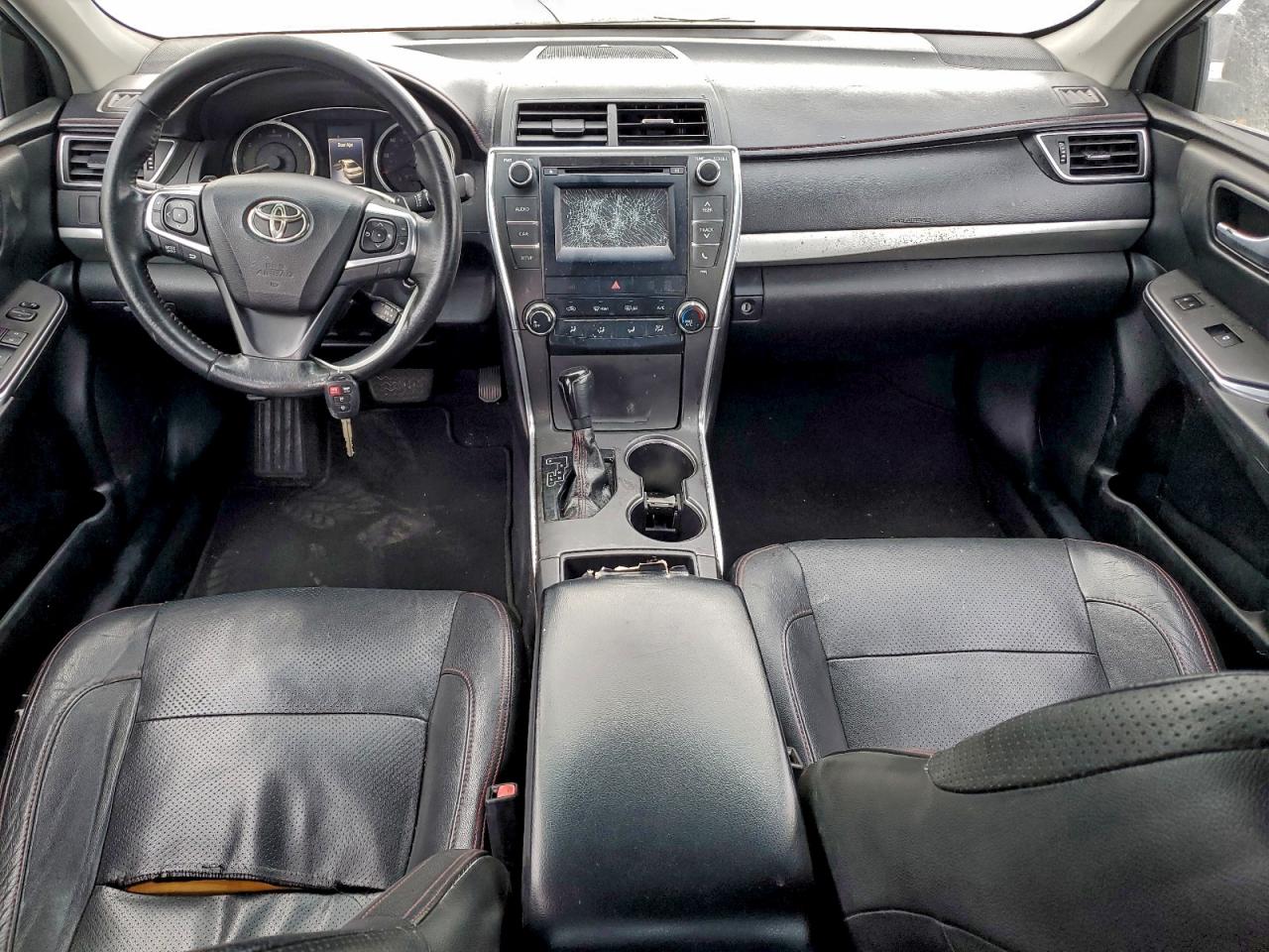 2015 TOYOTA CAMRY LE photo 8