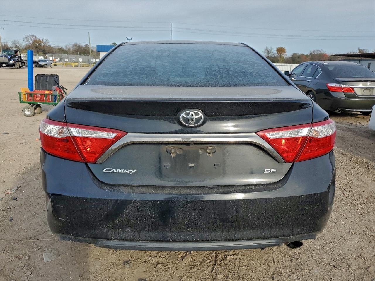 2015 TOYOTA CAMRY LE photo 6