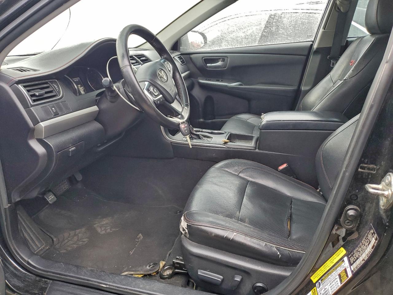 2015 TOYOTA CAMRY LE photo 7