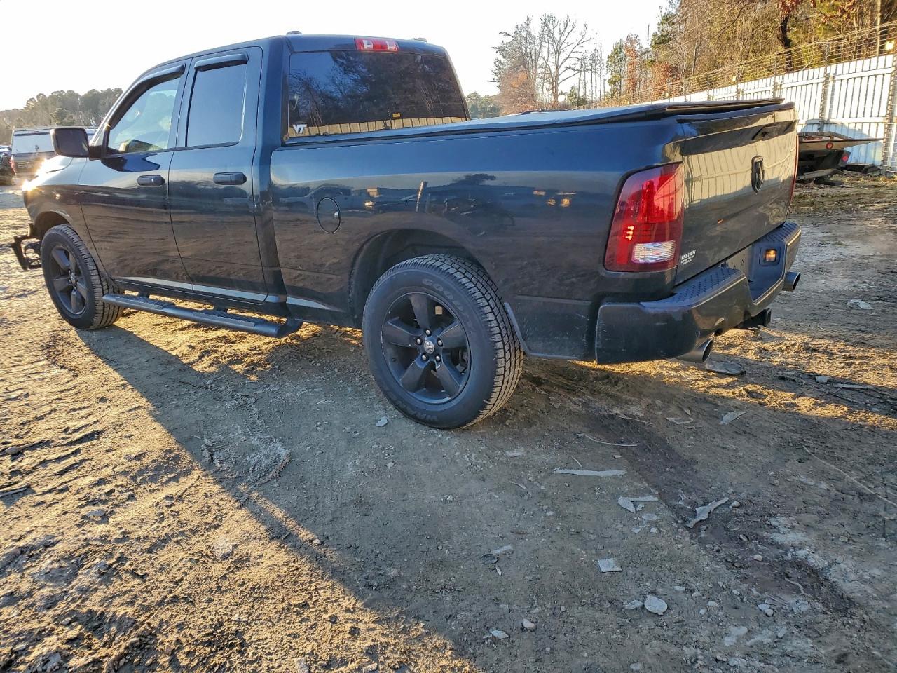 2014 RAM 1500 ST photo 2