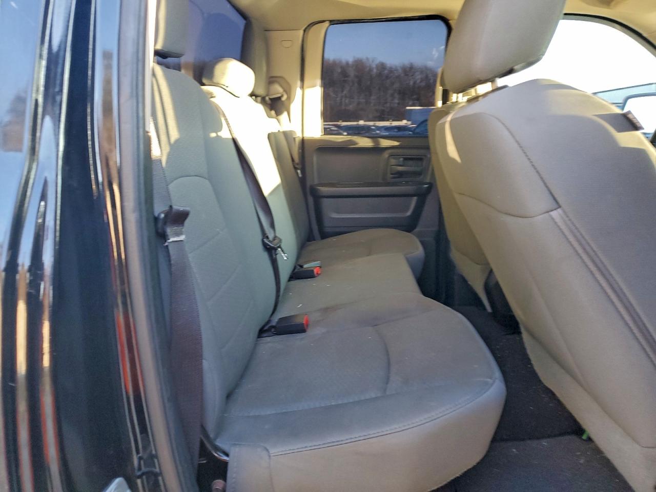 2014 RAM 1500 ST photo 10