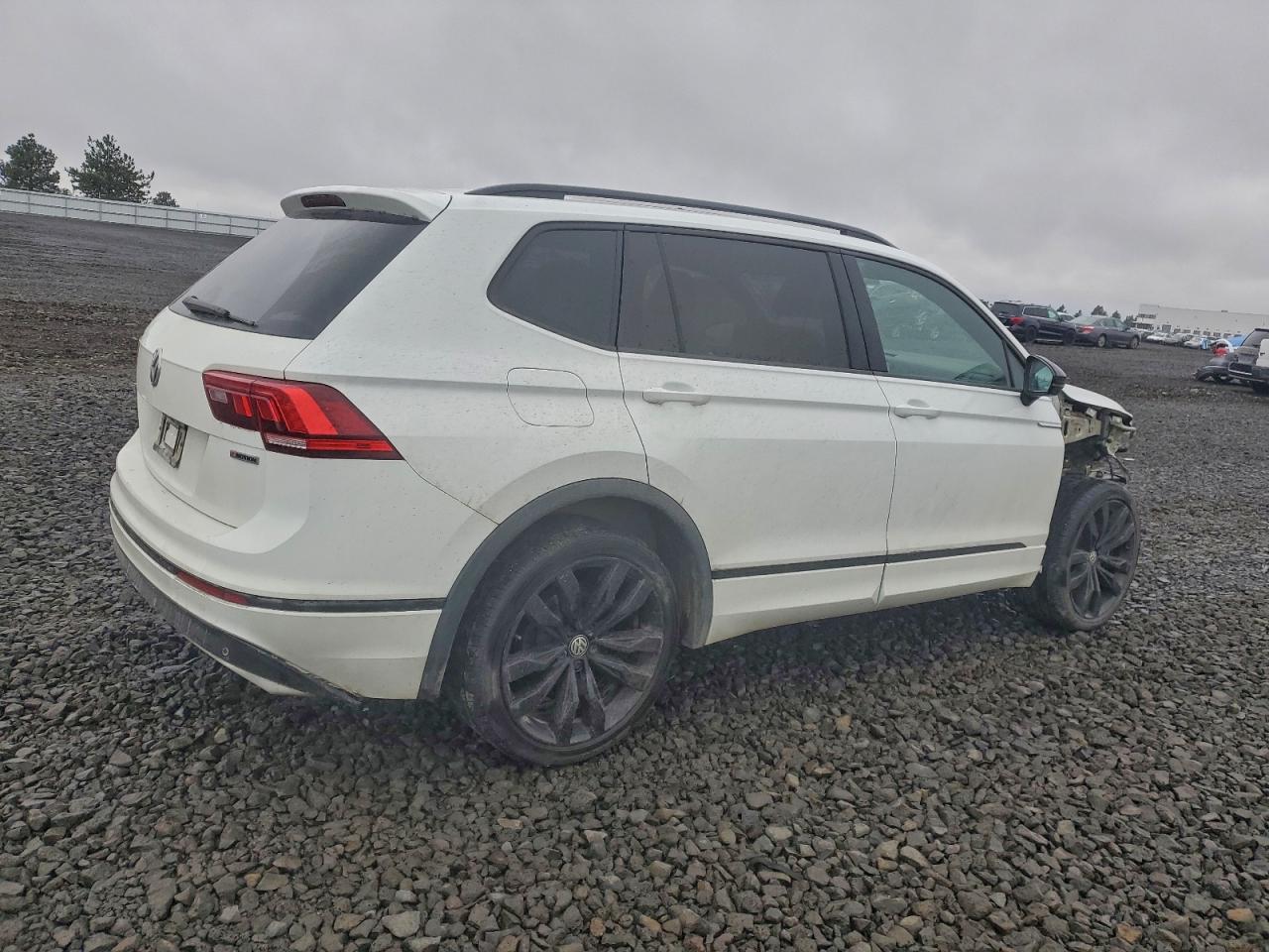 2020 VOLKSWAGEN TIGUAN SE photo 3
