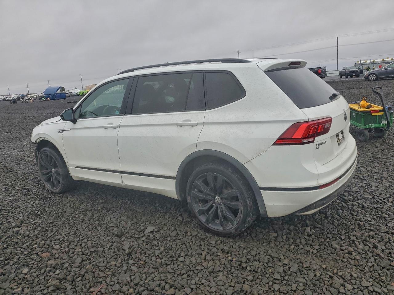 2020 VOLKSWAGEN TIGUAN SE photo 2