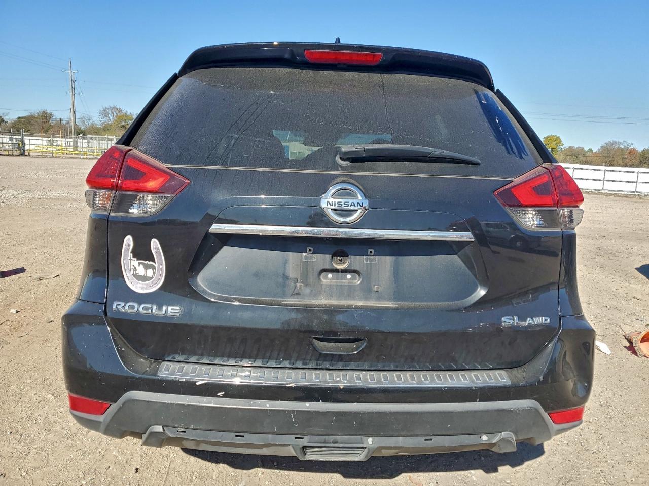 2017 NISSAN ROGUE SV photo 6