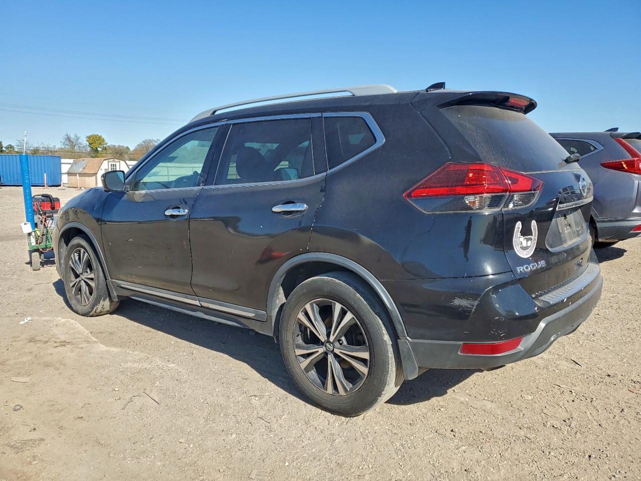 2017 NISSAN ROGUE SV photo 2