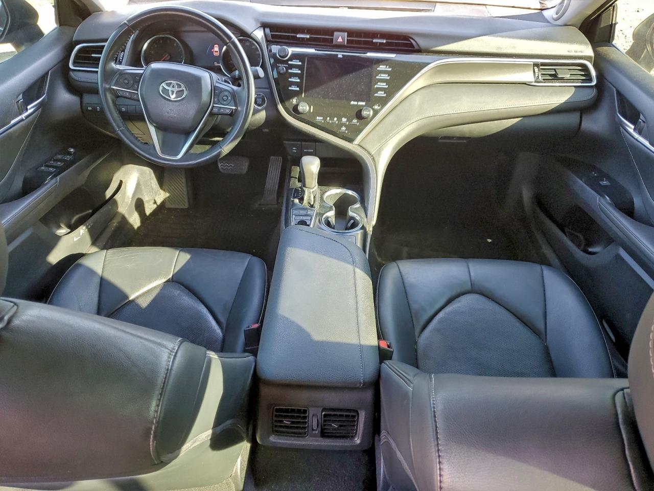 2018 TOYOTA CAMRY XSE photo 15
