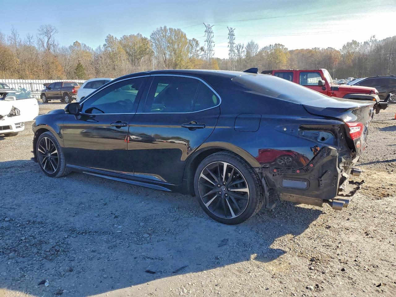 2018 TOYOTA CAMRY XSE photo 3