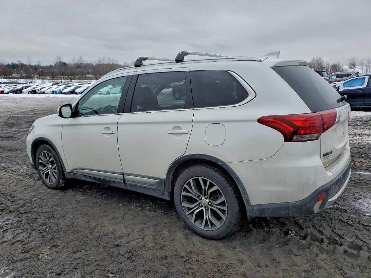 2018 MITSUBISHI OUTLANDER SE photo 2