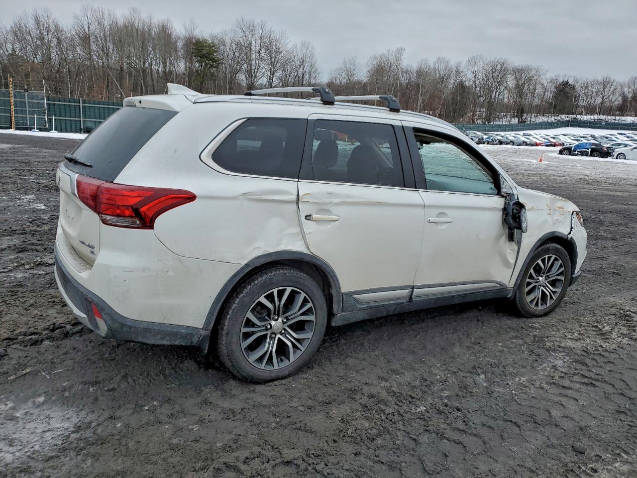 2018 MITSUBISHI OUTLANDER SE photo 3