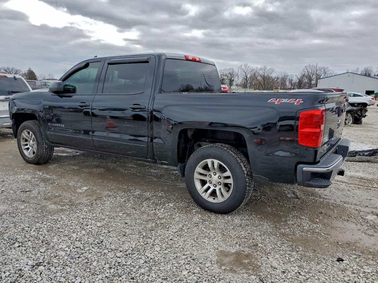 2016 CHEVROLET SILVERADO K1500 LT photo 2
